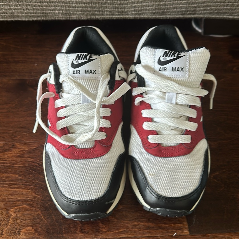 Kid’s Nike air max 1 size 4.5. Color: dark team red, black and white.